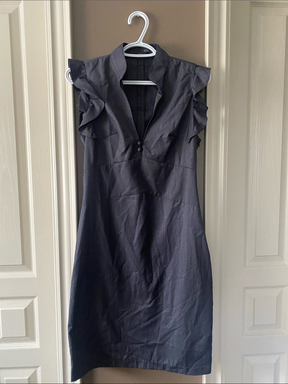 XXI Sleeveless Ruffle V-Neck Women's Dress - Black size medium